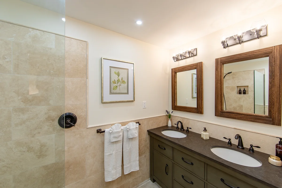 Ocean Harmony: Primary en-suite