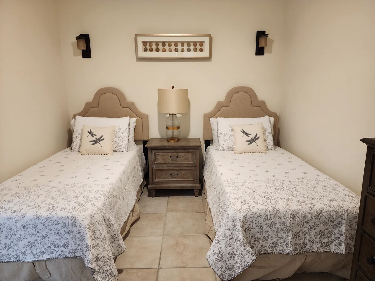 Ocean Harmony: Bedroom 3 — twin