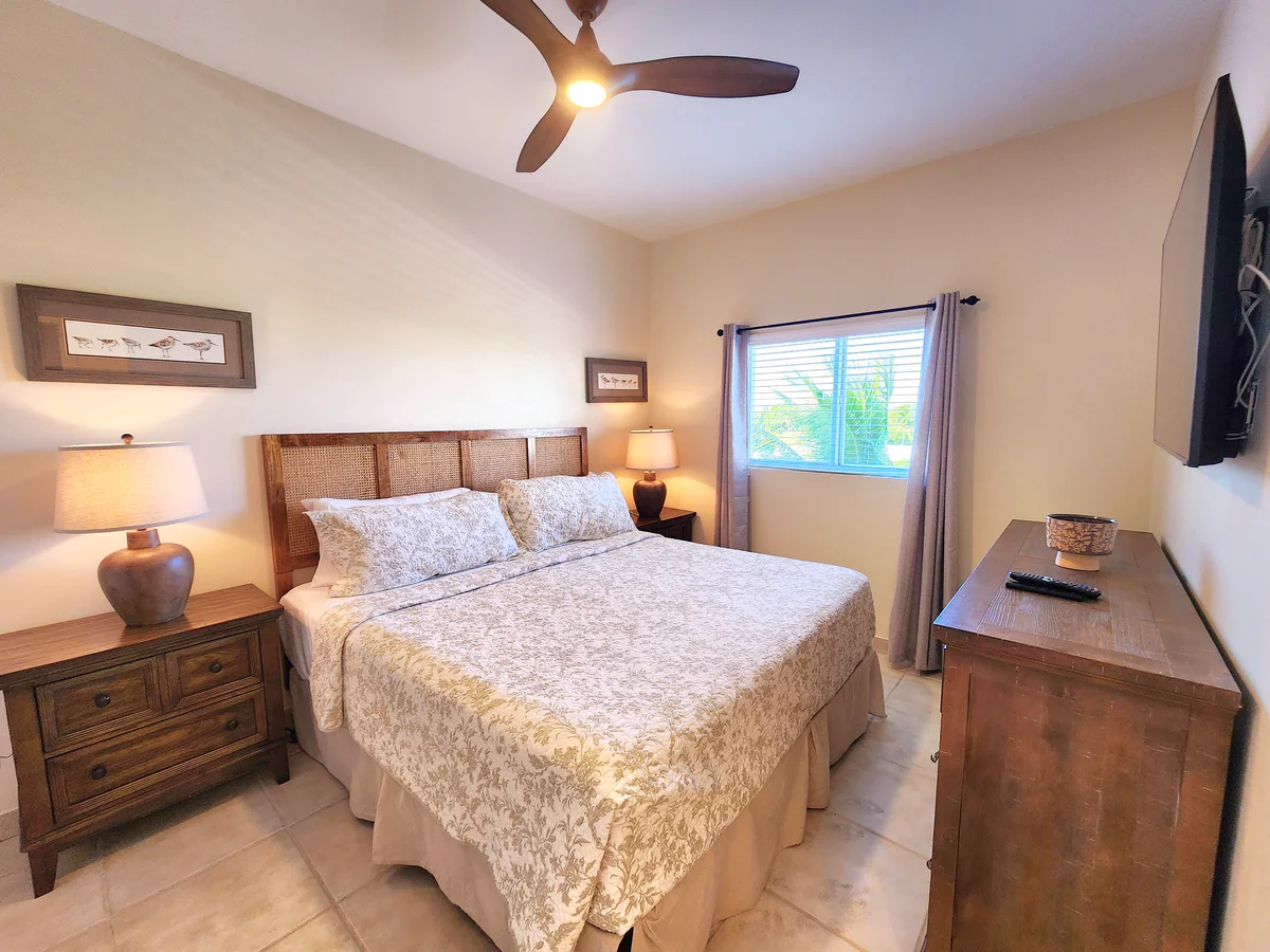 Ocean Melody: Primary bedroom