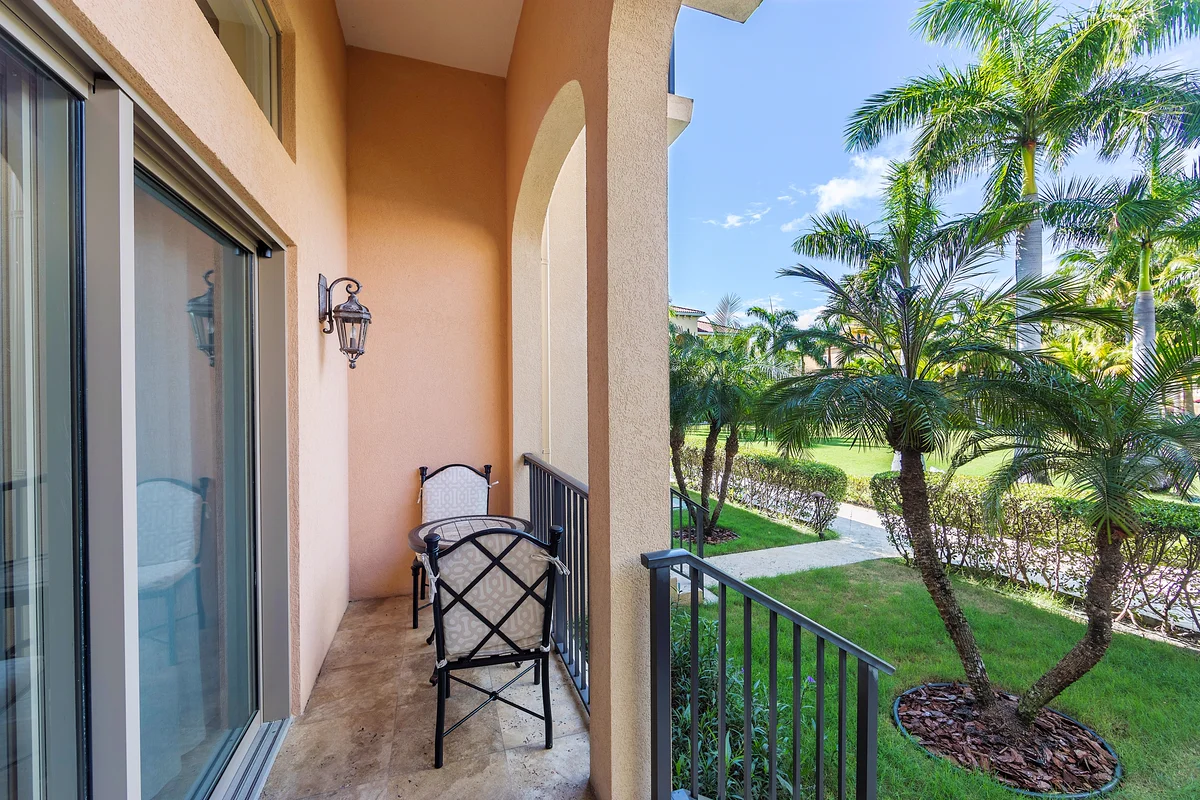 Ocean Aria: Private balcony