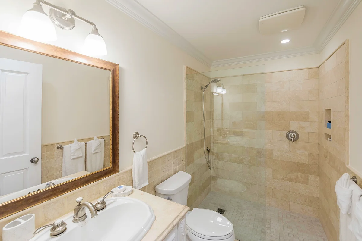 Ocean Sonata: Master en-suite